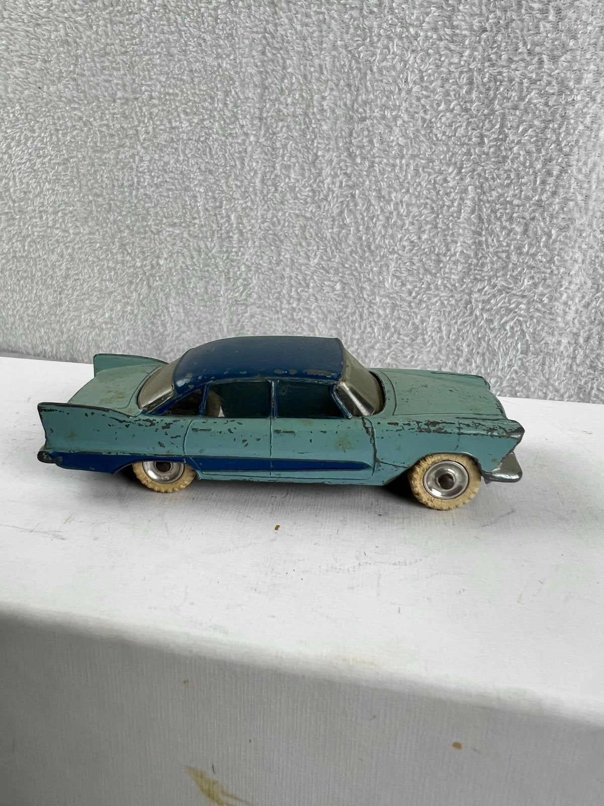 Dinky Toys Plymouth Plaza - Vintage Speelgoedauto, Ophalen of Verzenden, Gebruikt