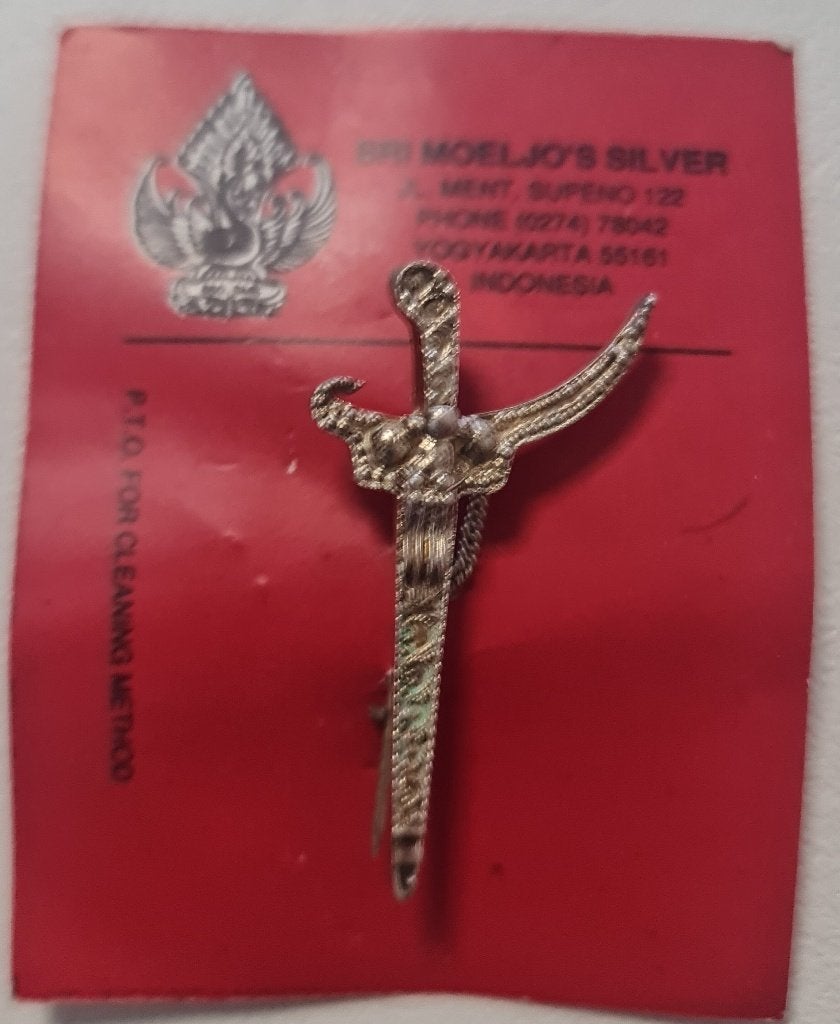 Antieke djokja zilveren kris broche uitneembaar, Ophalen of Verzenden, Zilver, Broche