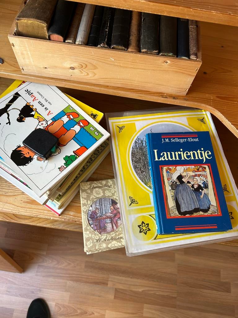 Flink aantal boeken, geïllustreerd door Rie Cramer, Ophalen of Verzenden, Gelezen, Fictie algemeen