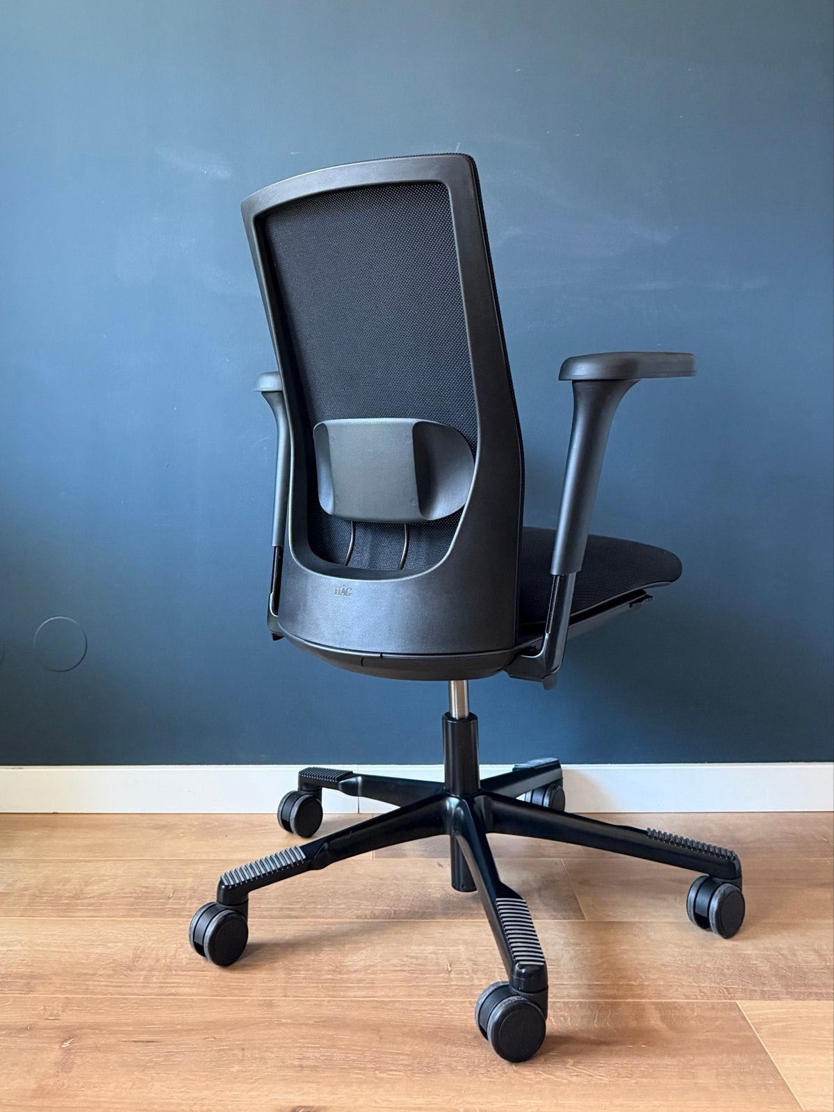 HÅG Futu mesh ergonomisch bureaustoel, Ophalen, Zwart, Zo goed als nieuw, Bureaustoel