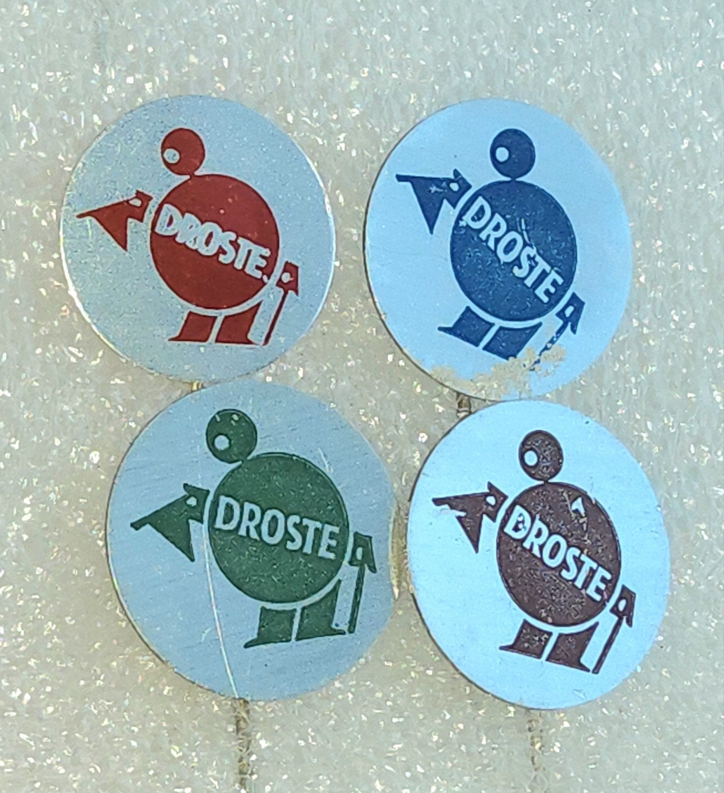 4 Speldjes Droste Cacao - Vintage Reclame, Ophalen of Verzenden, Gebruikt, Merk, Speldje of Pin