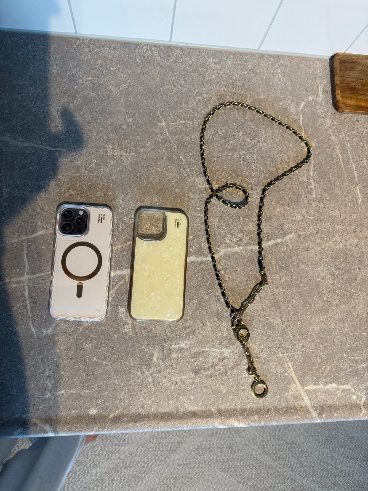 2x iPhone 16 Pro Max hoesjes + ketting - Ideal of Sweden, Kunststof, MagSafe, Ophalen of Verzenden, Ideal of Sweden