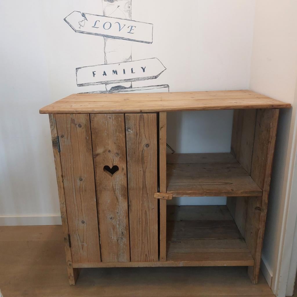 Rustiek houten commode  met hartje, Kinderen en Baby's, Kinderkamer | Commodes en Kasten, Ophalen, Gebruikt, 50 tot 70 cm, 100 cm of meer