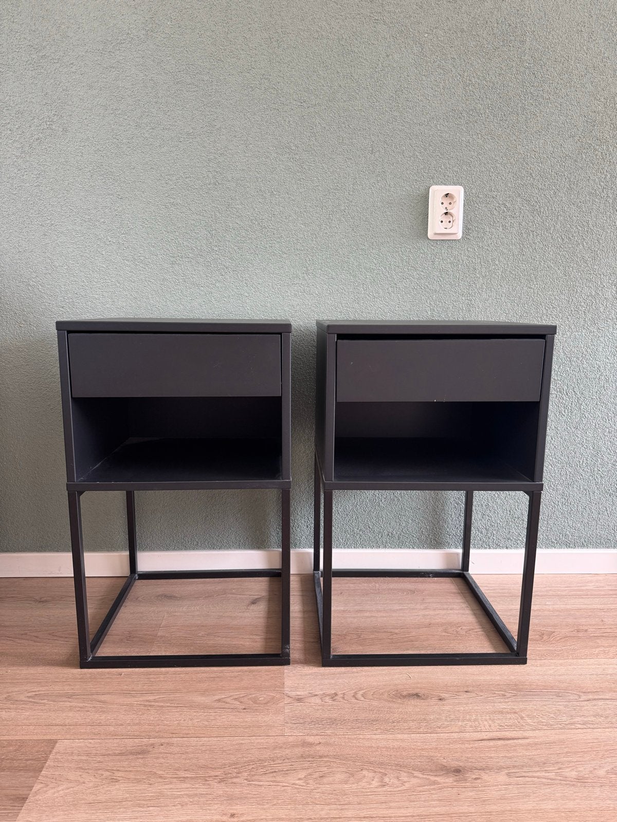 Set van 2 zwarte nachtkastjes met lade en open vak, Huis en Inrichting, Slaapkamer | Nachtkastjes, Ophalen, Gebruikt, Minder dan 45 cm
