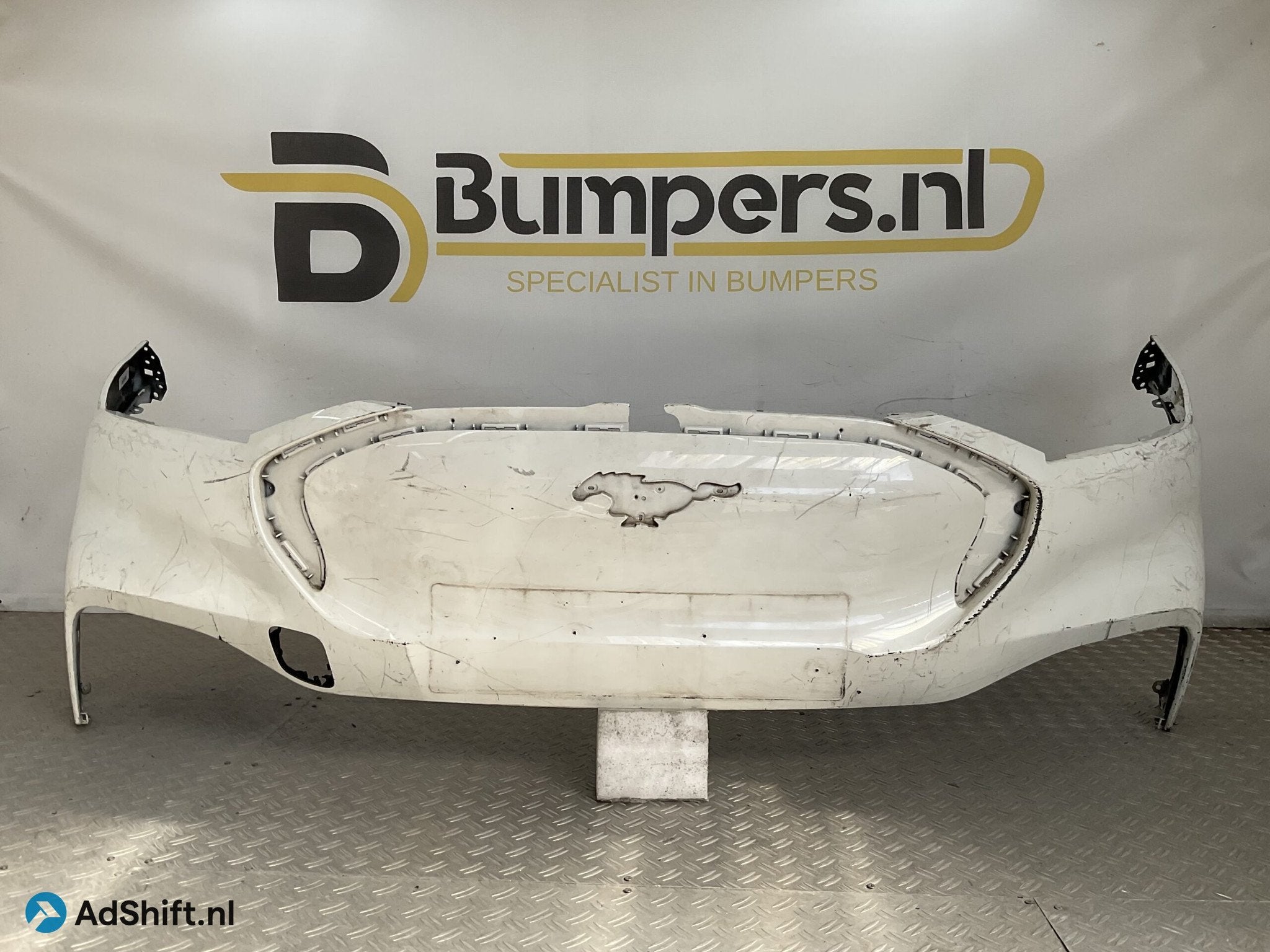 Bumper Ford Mustang Mach-E 20- LJ8B-17C831-A Voorbumper D1-2, Bumper