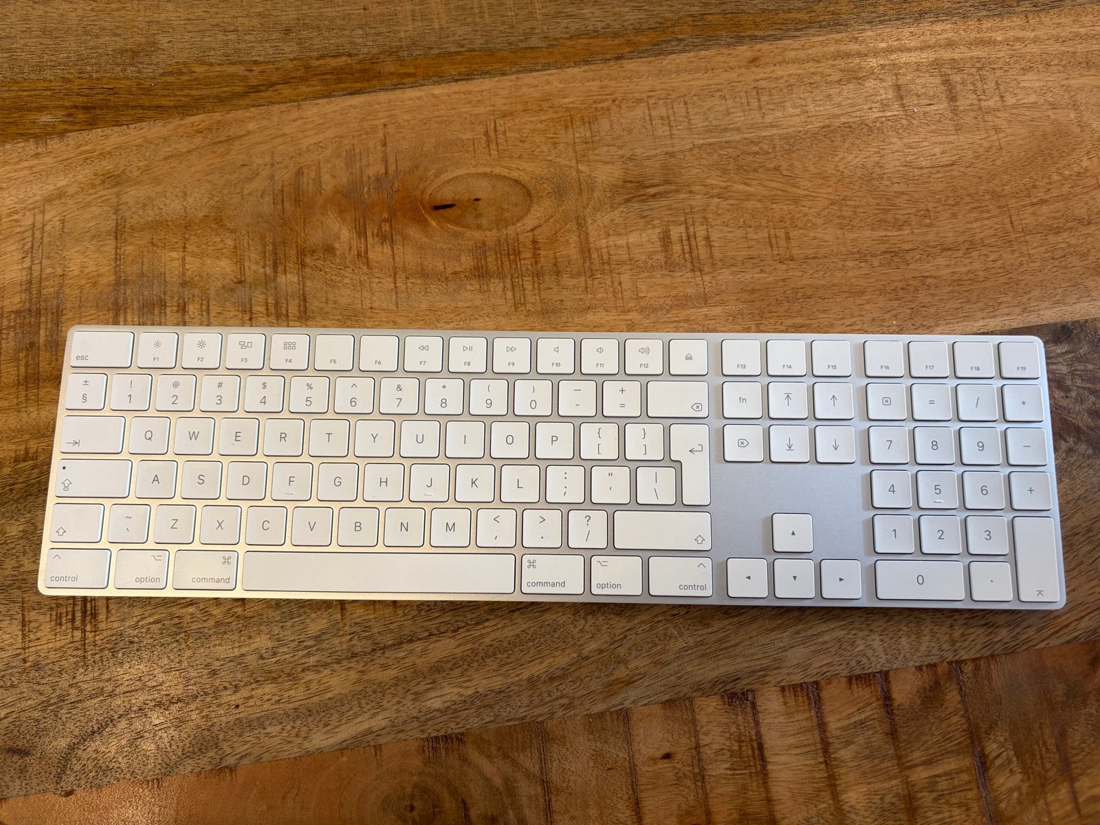 Apple Magic Keyboard met numeriek toetsenblok (QWERTY), Computers en Software, Toetsenborden, Ophalen of Verzenden, Zo goed als nieuw