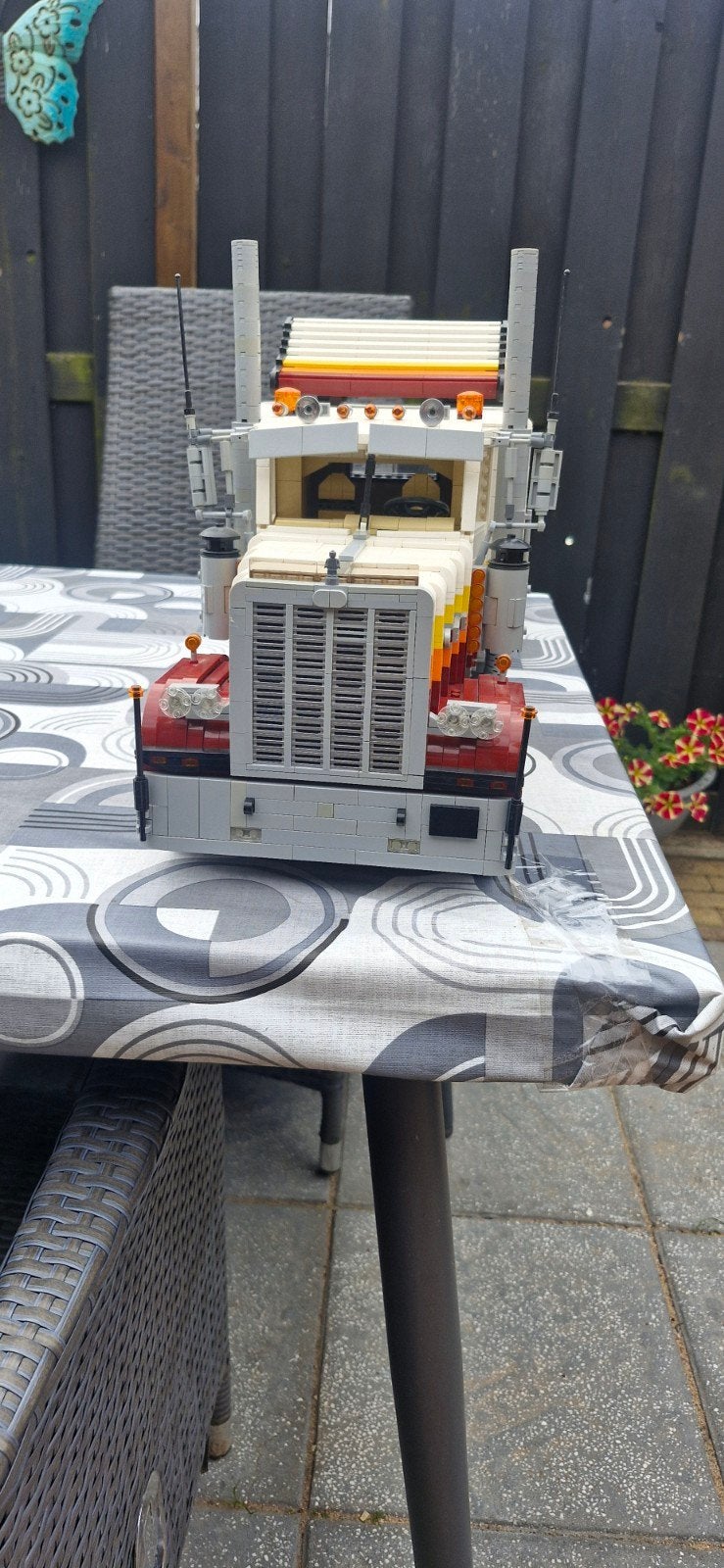 LEGO MOC Peterbilt 389 Drie-assige Vrachtwagen, Ophalen