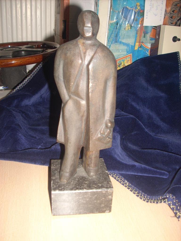 Kunstobject - Bronzen beeld sculptuur - De Limburger, Ophalen, Brons, 20 - 50 cm, Op sokkel