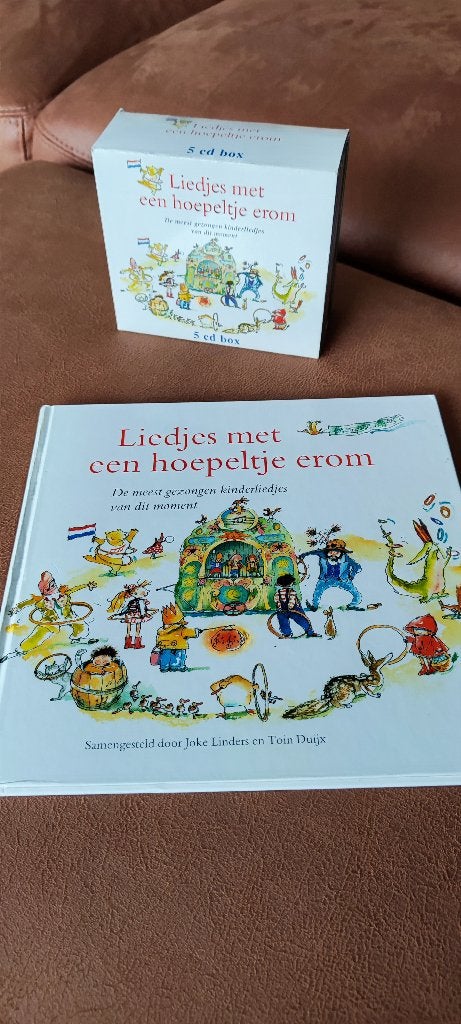 Liedjes met een hoepeltje erom (boek met CD-box), Boeken, Diverse auteurs, Ophalen of Verzenden, Zo goed als nieuw, Algemeen