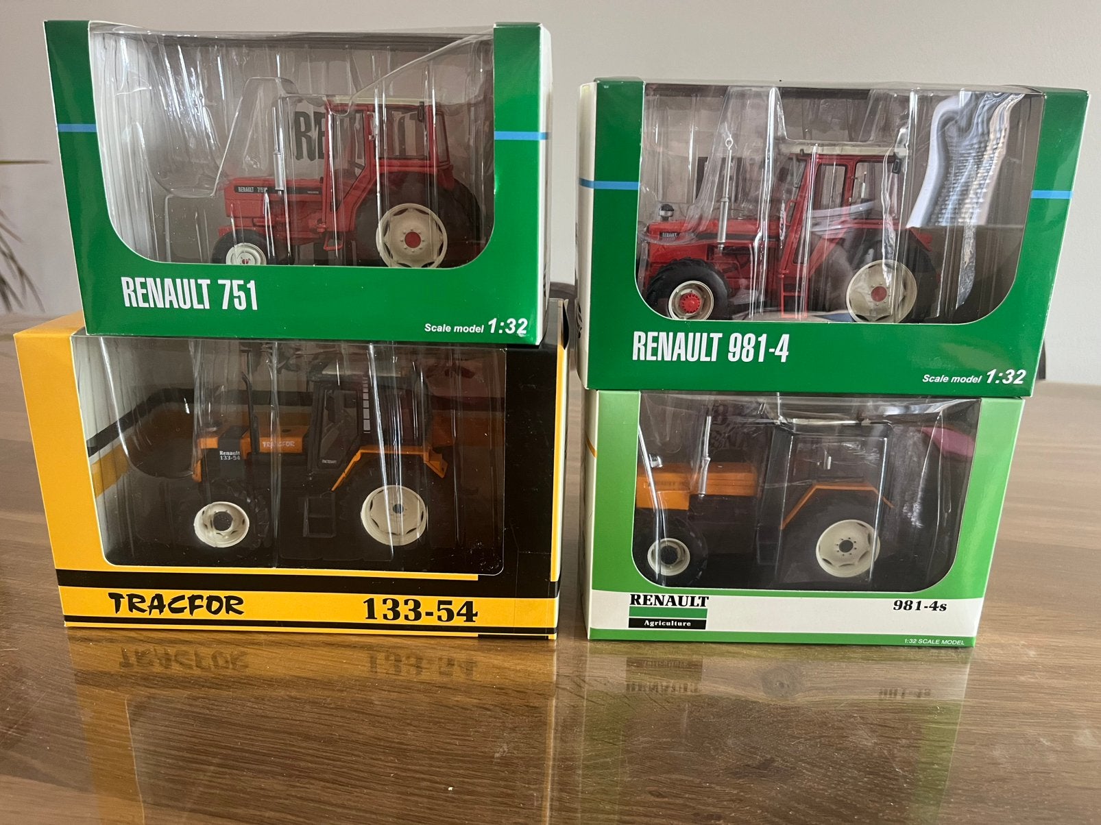 Vier Renault tractors Replicagri nieuw in doos !, Ophalen of Verzenden, Nieuw, Auto, Overige merken