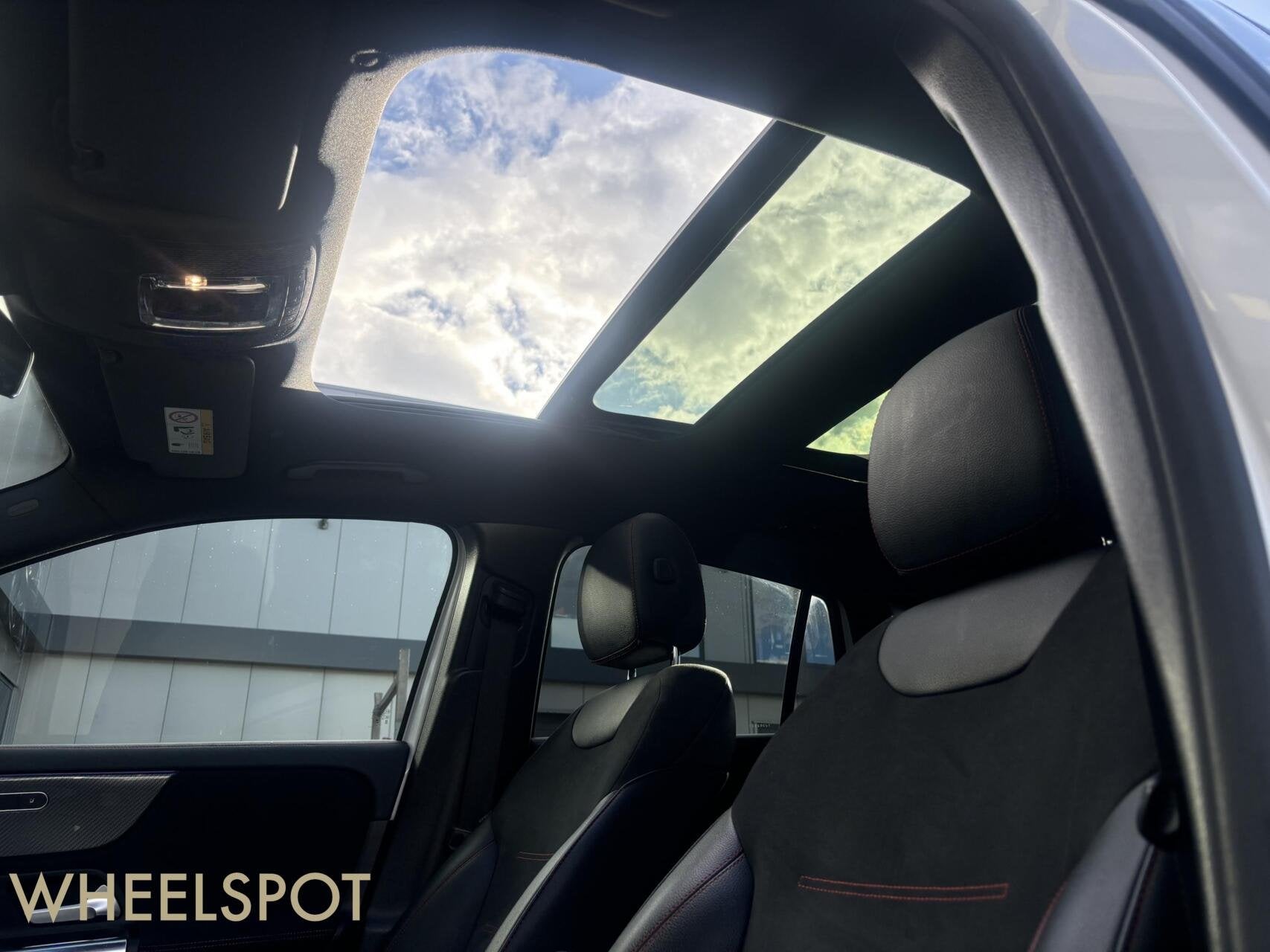 Mercedes GLA-klasse 250 e AMG|Pano|Sfeer|CarPlay|Stoelverwar, Auto's, 77 km/l, Wit, 218 pk, Bedrijf