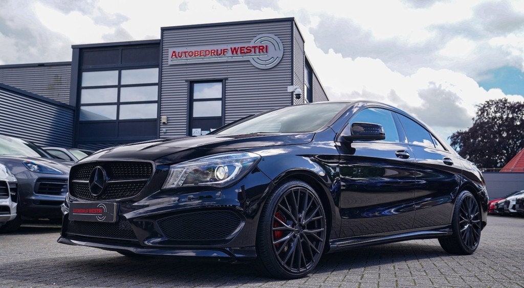 Mercedes-Benz CLA-klasse 180 |CLA45 LOOK |Stoelverwarming |, Auto's, Mercedes-Benz, Gebruikt, 4 cilinders, 715 kg, Navigatiesysteem
