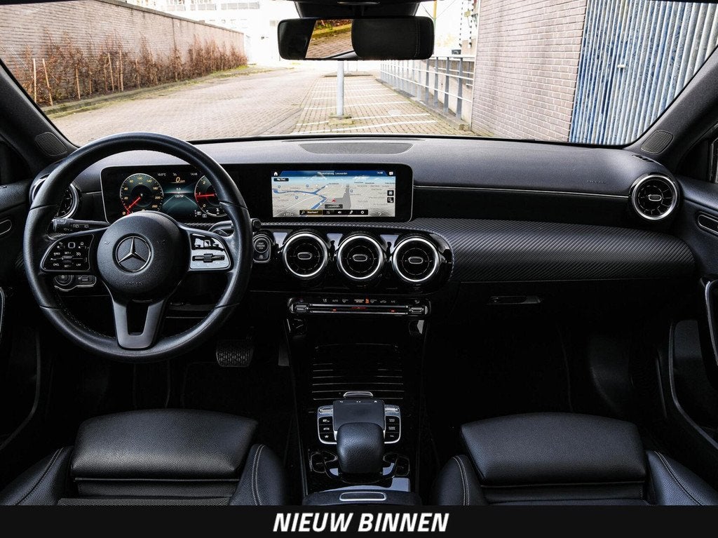Mercedes-Benz A-klasse 180 d Launch Edition Widescreen Camer, 1345 kg, Gebruikt, 4 cilinders, Origineel Nederlands