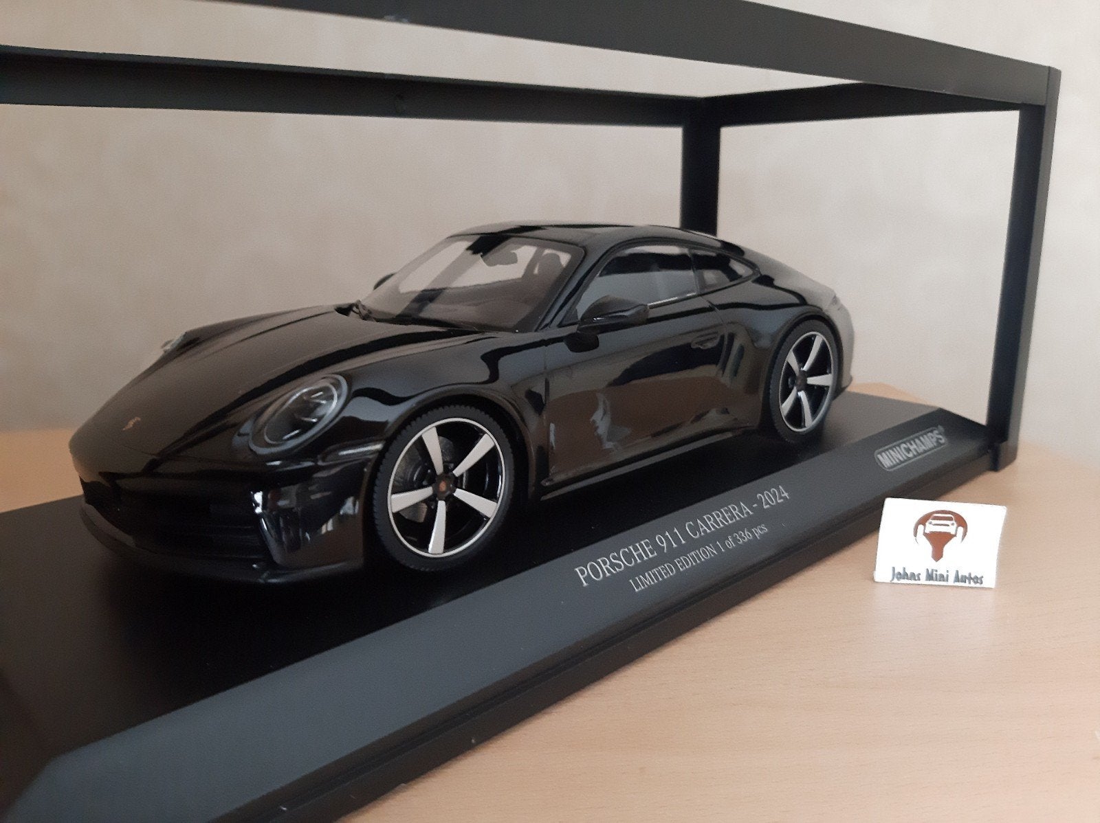 Porsche 911 (992.2) Carrera 2024 Zwart Met. Minichamps 1:18