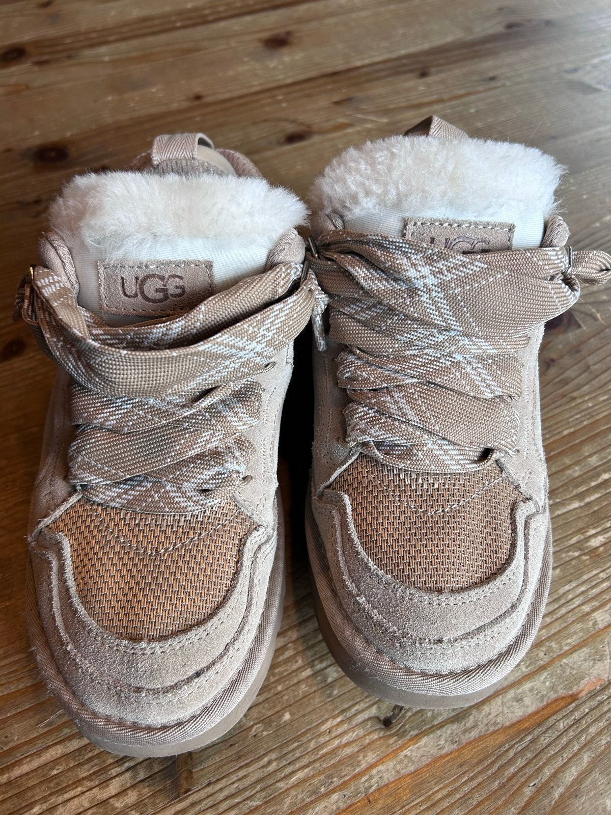 UGG sneakers met bontvoering - Maat 39, Ophalen of Verzenden, Zo goed als nieuw, Beige, Sneakers of Gympen