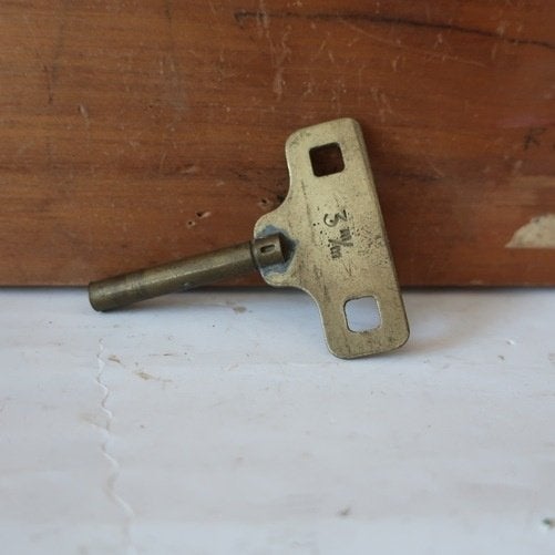 Kloksleutel opwind sleutel origineel 3 mm x 3 mm klok, Antiek en Kunst, Ophalen of Verzenden
