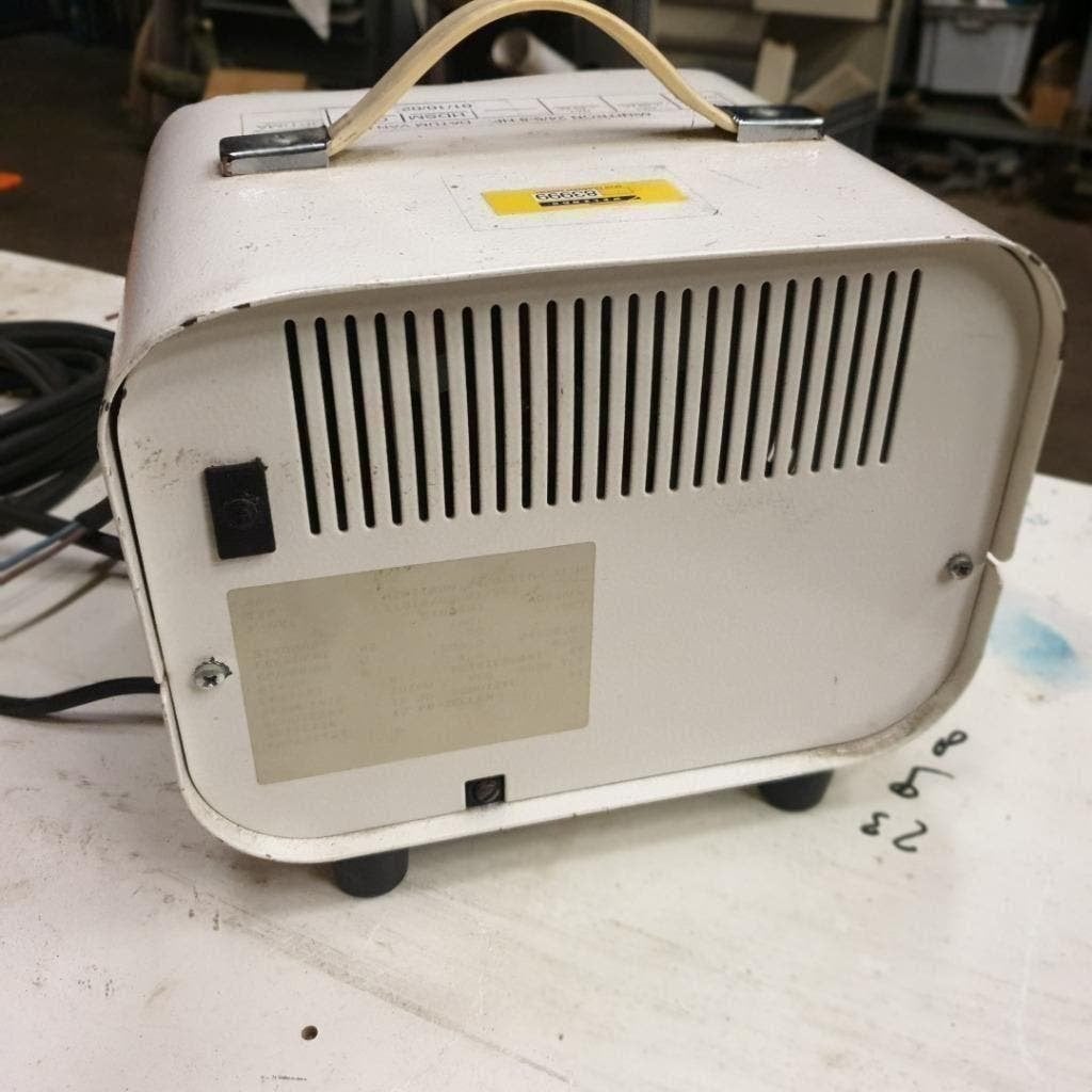 2x acculader  VOEDING  24 volt / 8 Amp  en 12 volt / 25 Amp, Ophalen, Gebruikt
