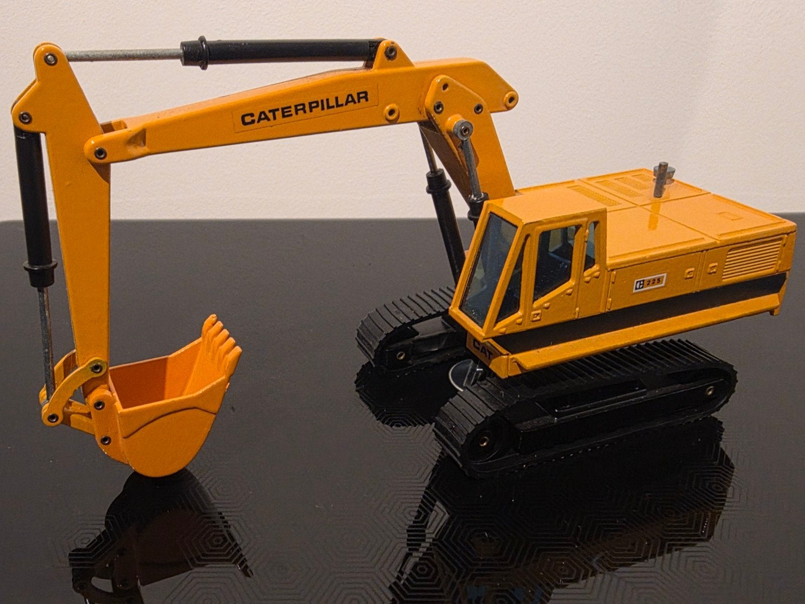 Caterpillar 225 1:50 Joal graafmachine model, Hobby en Vrije tijd, Modelauto's | 1:50, Ophalen of Verzenden, Zo goed als nieuw