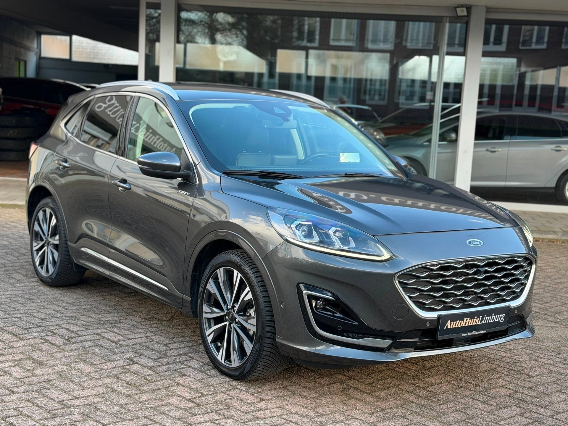 Ford KUGA 2.5 PHEV Vignale|Leer|Camera|HUD|NW All Season|Win, Auto's, Dealer onderhouden, 14 kWh, Gebruikt, 4 cilinders
