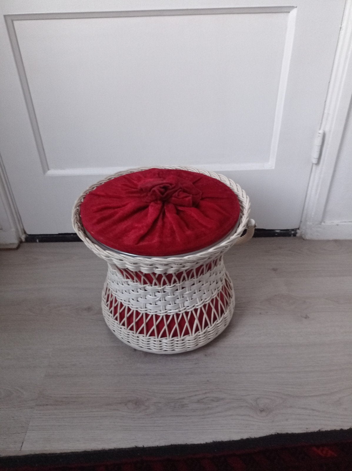 vintage naaimand is gemaakt van wit riet 32 x 27 c, Ophalen of Verzenden