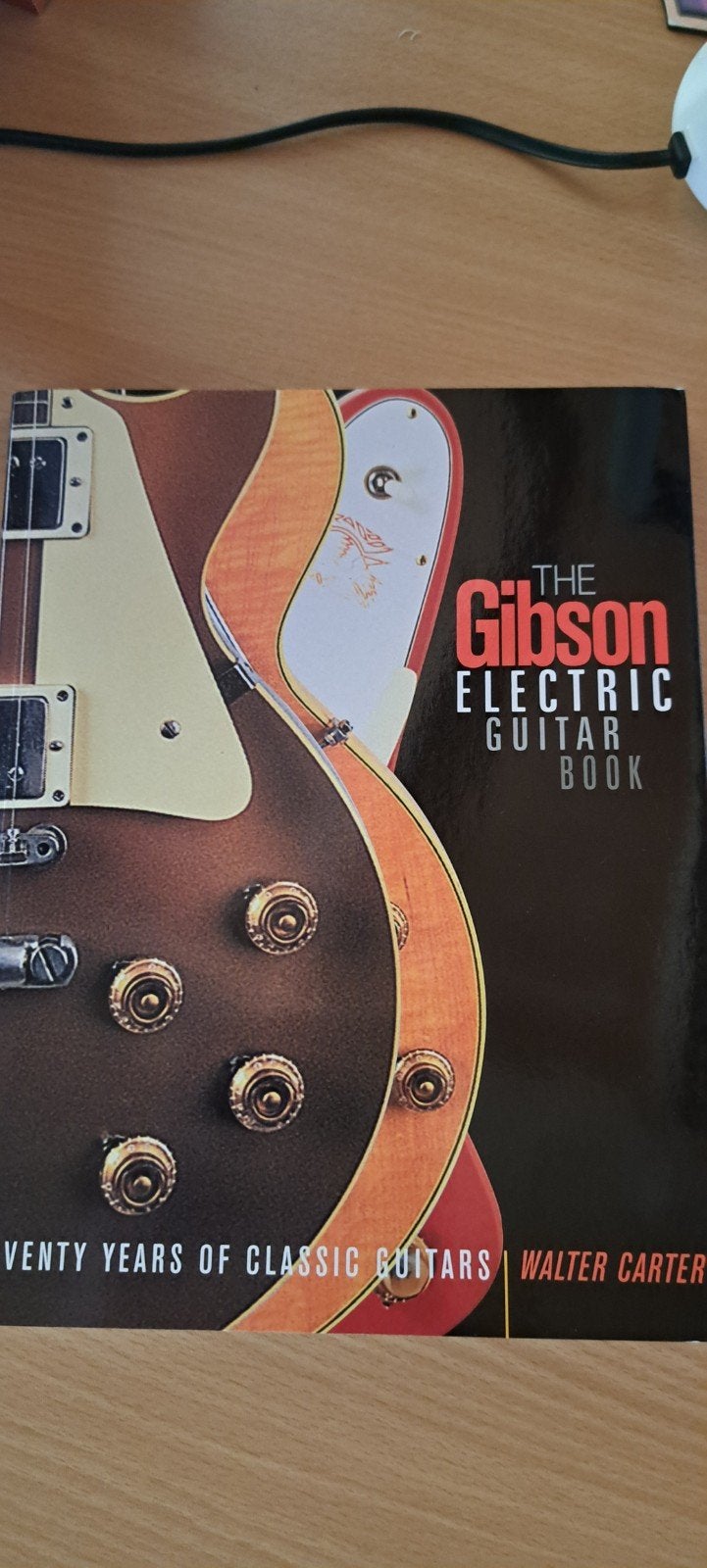 The Gibson Electric Guitar Book - Walter Carter (Nieuwstaat), Boeken, Ophalen of Verzenden
