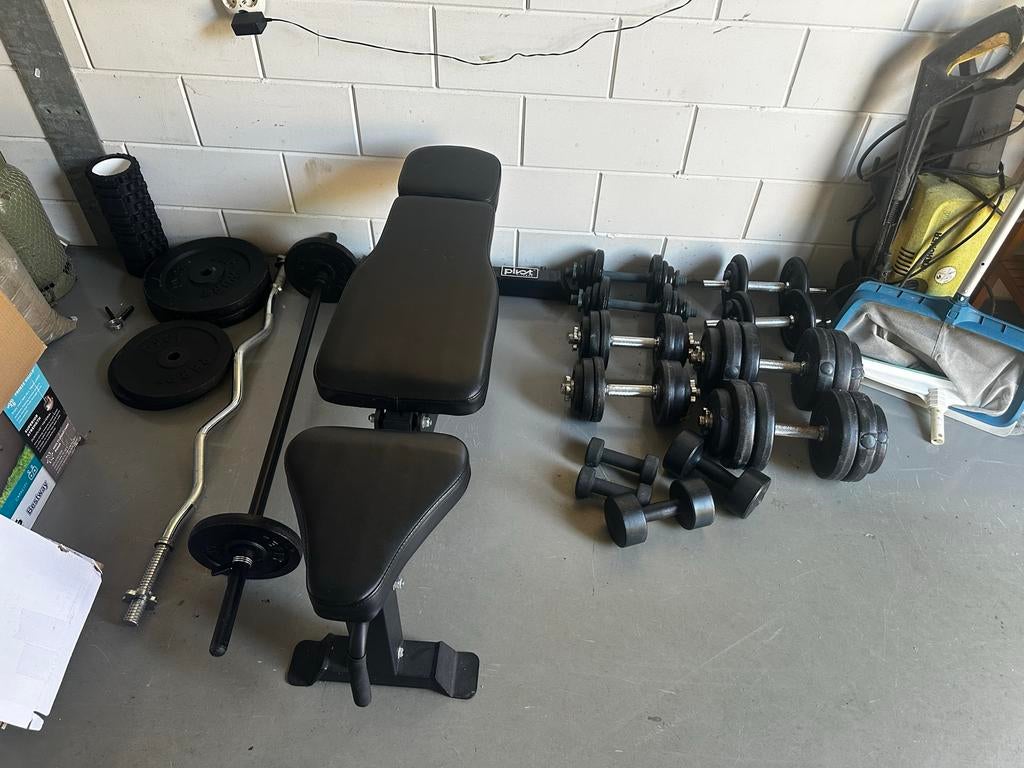 Complete fitness set: halterbank, dumbbells en gewichten, Sport en Fitness, Ophalen, Zo goed als nieuw, Armen, Dumbbell