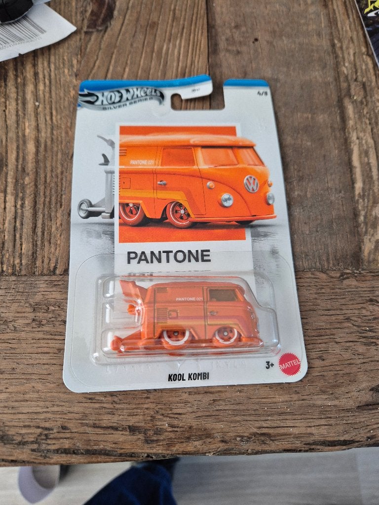 Hot wheels pantone kool kombi oranje, Ophalen of Verzenden, Nieuw, Auto