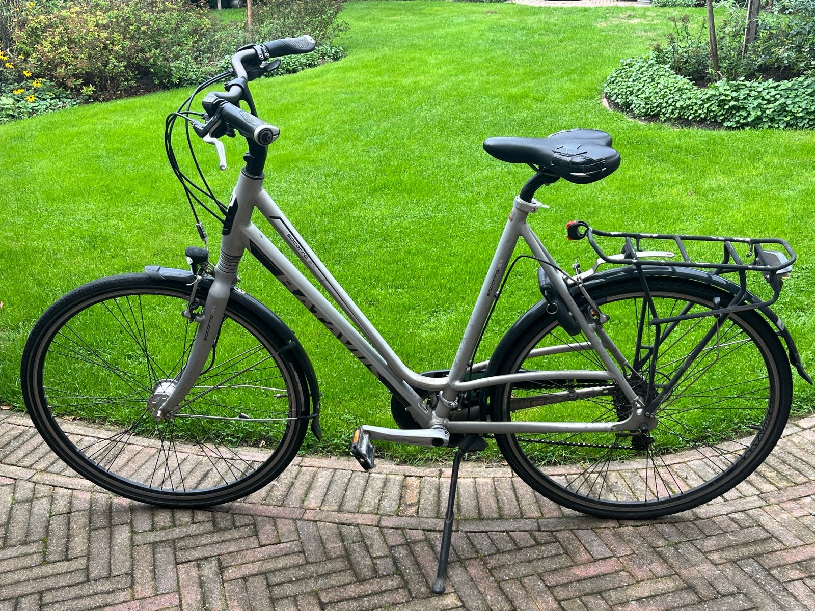 Gazelle fiets met versnellingen en bagagedrager, Ophalen, Velgrem, Versnellingen, Gazelle