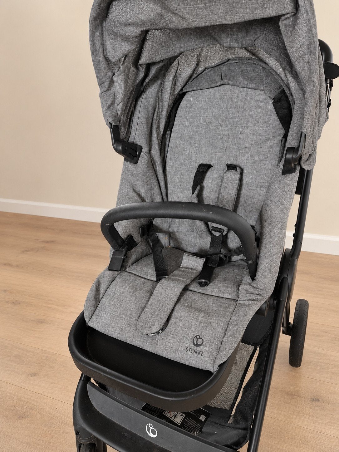 Stokke Beat kinderwagen grijs met reiswieg en accessoires, Kinderen en Baby's, Gebruikt, Combiwagen, Met reiswieg, Ophalen