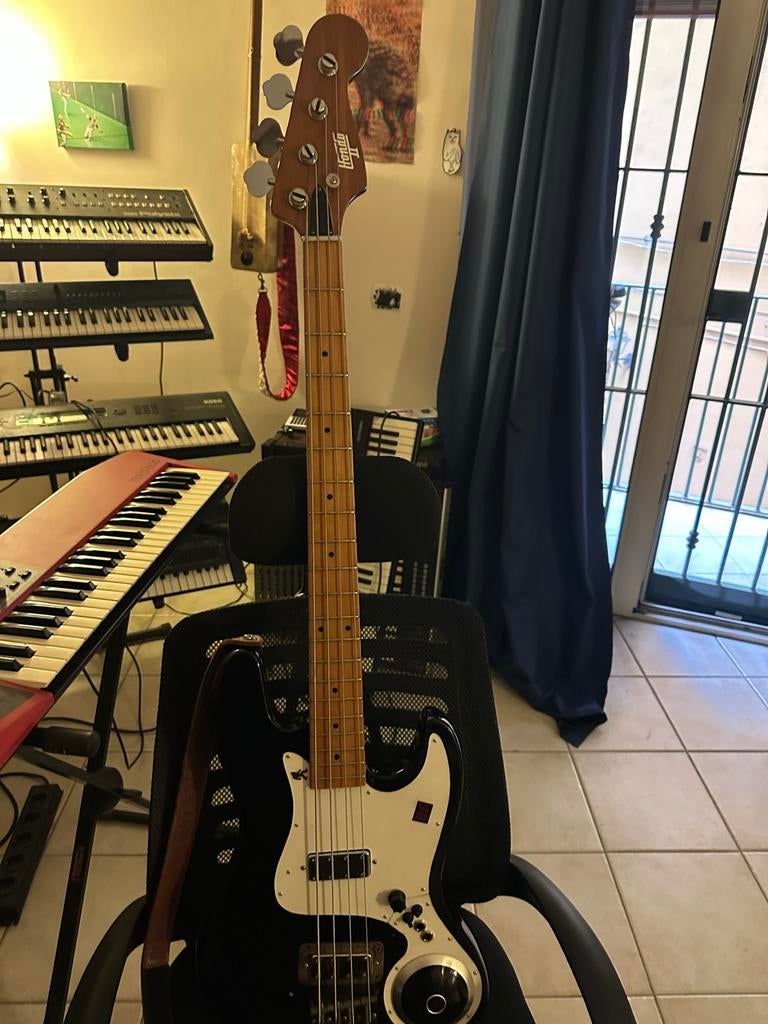 Hondo Bass II met ingebouwde Alesis Air FX - Uniek, Muziek en Instrumenten, Ophalen of Verzenden, Gebruikt, Elektrisch