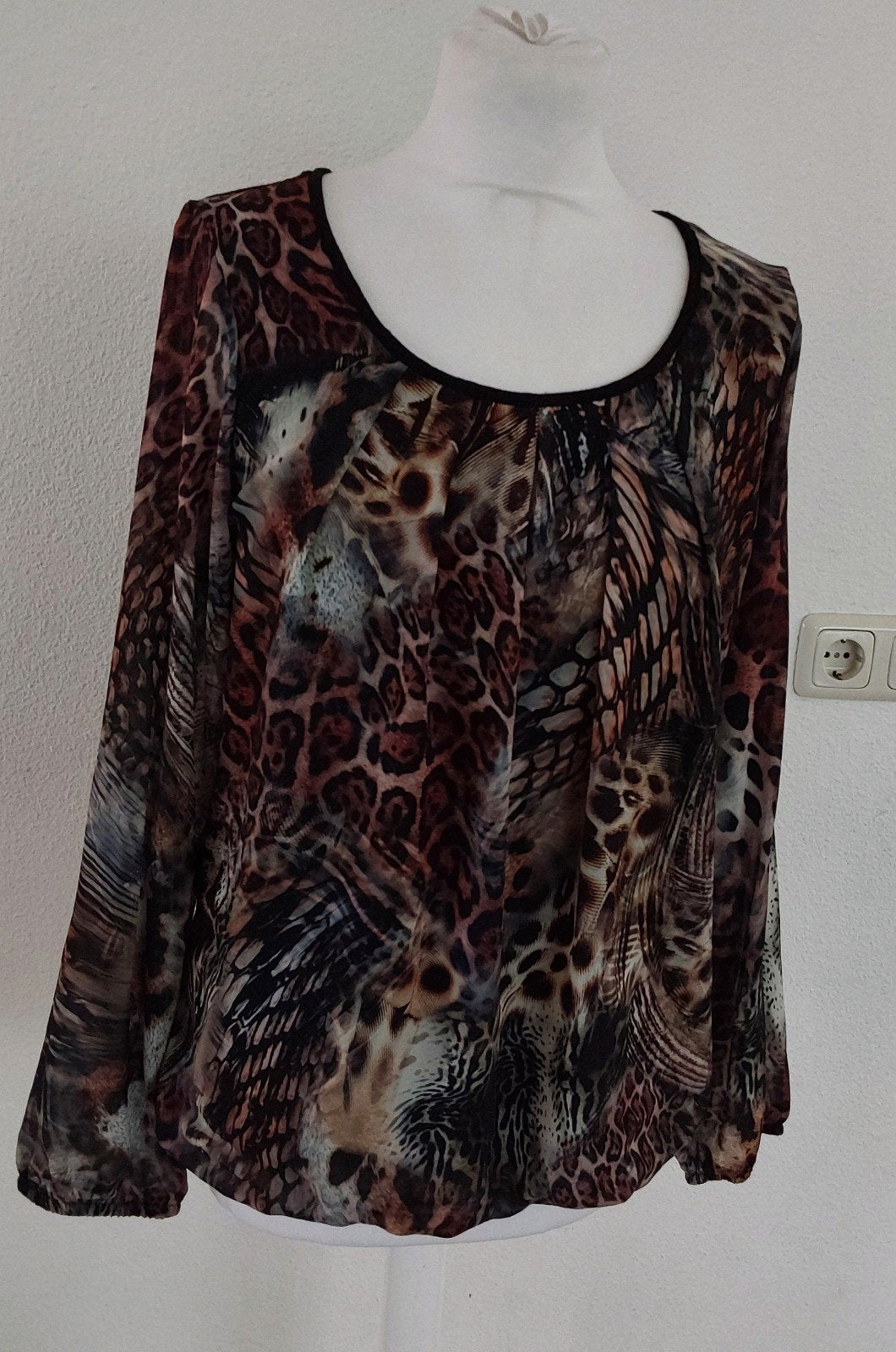 Prachtige top van NED maat L met leuke allover print, Kleding | Dames, Tops, NED, Verzenden, Zo goed als nieuw, Lange mouw