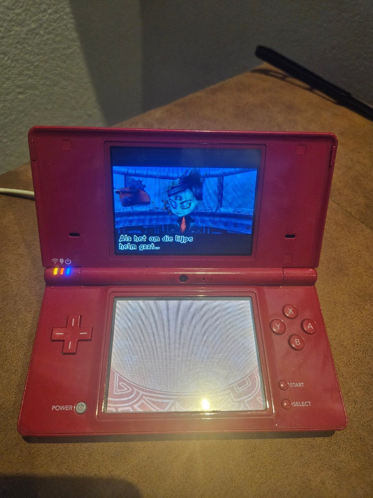 Rode Nintendo DSi met games en hoesje, Gebruikt, Dsi, Ophalen of Verzenden, Met beschermhoes of tas