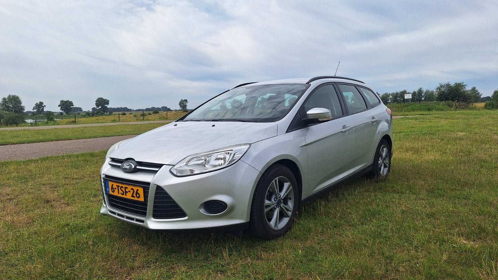 Zeer nette Ford Focus 1.0 EcoBoost NAV CruiseC BT TrekH NAP!, Stof, 4 cilinders, 100 pk, Origineel Nederlands