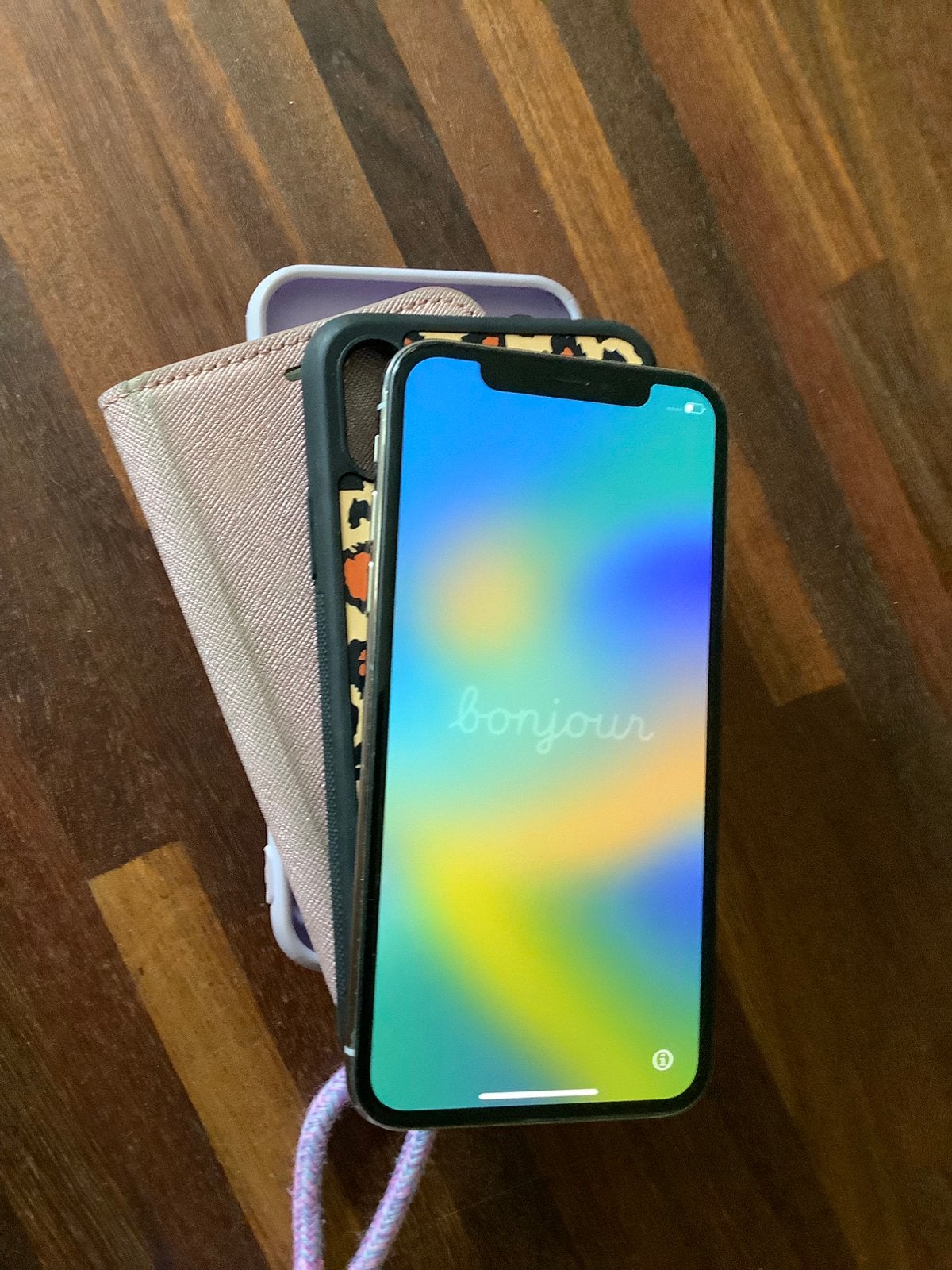 Iphone X parelmoer/zilvergrijs incl 4 hoesjes, Telecommunicatie, Mobiele telefoons | Apple iPhone, Zo goed als nieuw, 64 GB, Zonder simlock