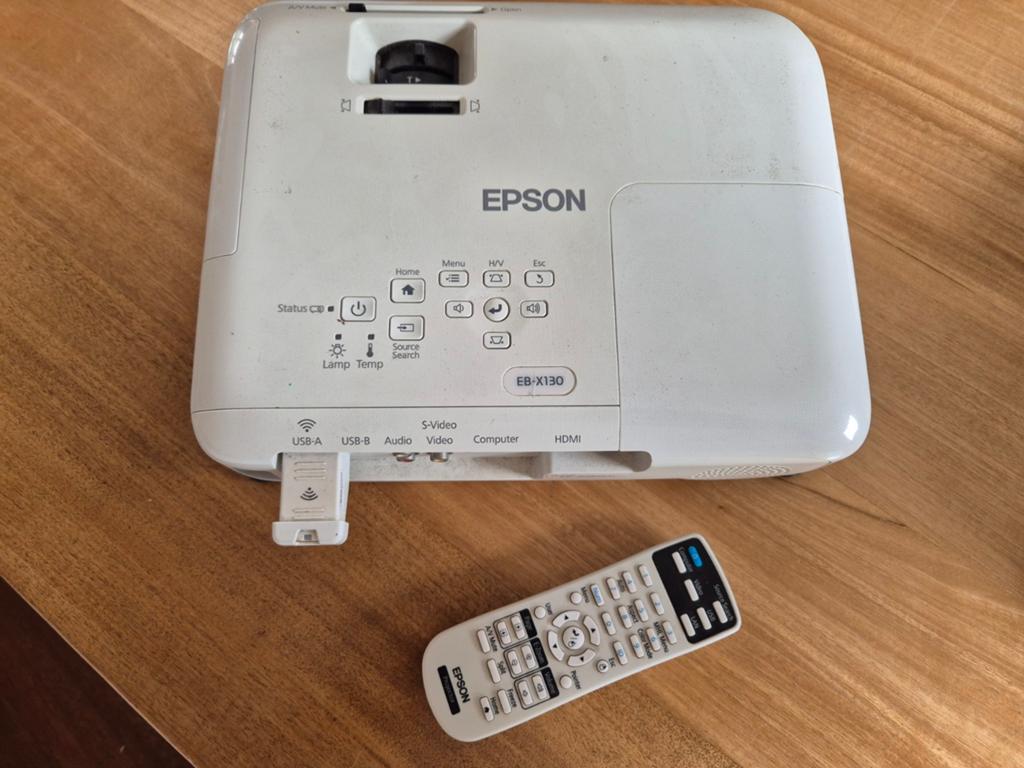 Epson EB-X130 Projector met Afstandsbediening, Audio, Tv en Foto, Beamers, Gebruikt, Epson, Ophalen of Verzenden, LCD