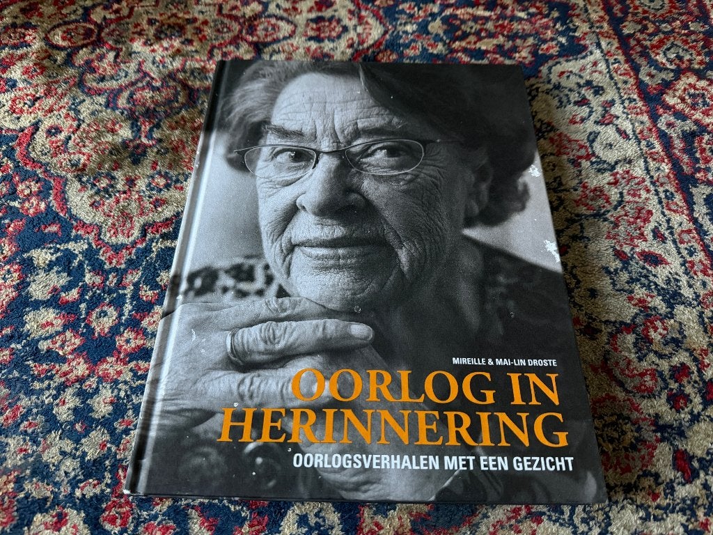 Oorlog in Herinnering. Mirelle & Mai-Lin Droste., Boeken, Tweede Wereldoorlog, Zo goed als nieuw, Overige onderwerpen, Mirelle & Mai-Lin Droste.