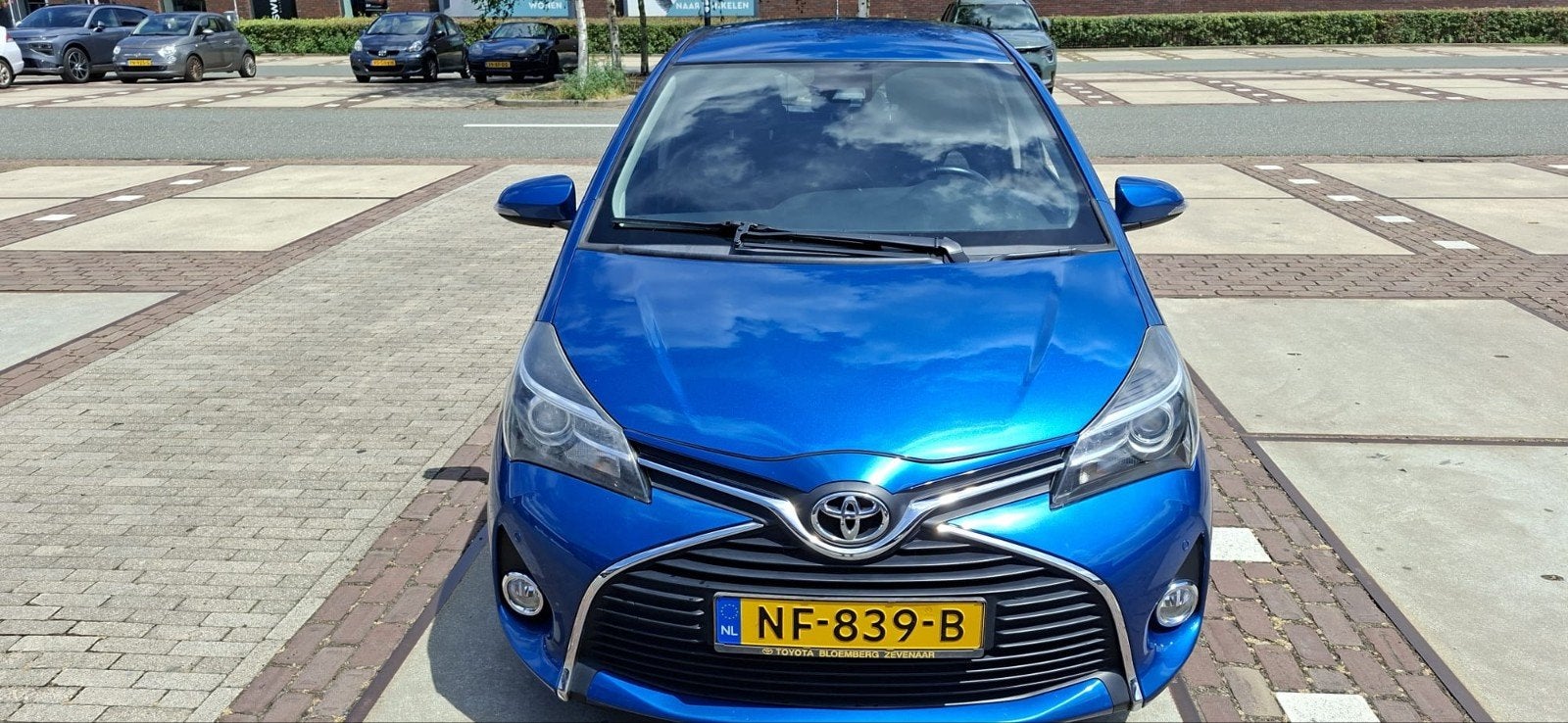Toyota Yaris 1.3 73KW 5DR 2017 Blauw, Auto's, Automatische klimaatregeling, Stof, 40 €/maand, 4 cilinders