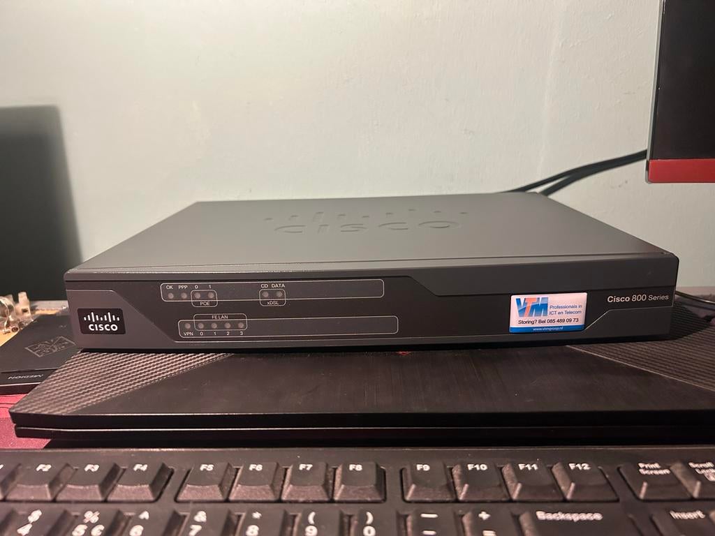 Cisco 800 Series Router (887VA) - VDSL2/ADSL2+ VPN gereset, Ophalen of Verzenden, Zo goed als nieuw, Router met modem