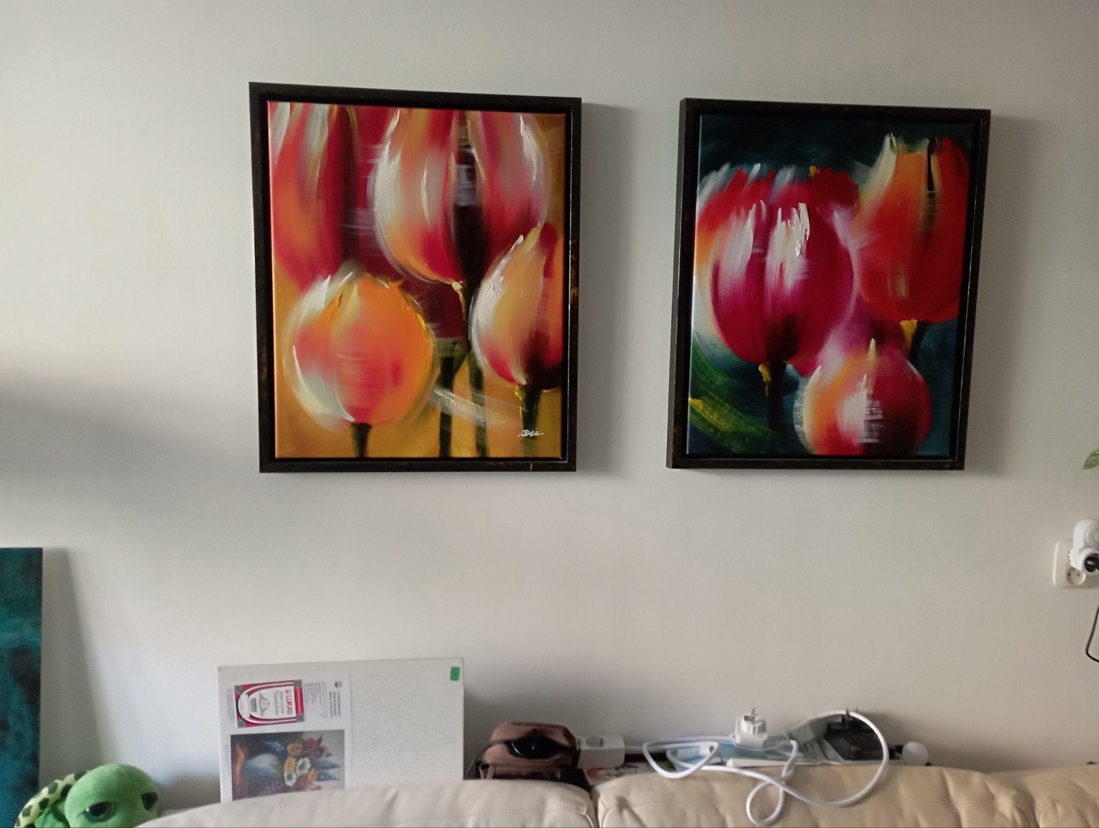 2 schilderijen tulpen op canvas geschilderd met lijst, Ophalen, 50 tot 75 cm, Schilderij, 50 – 75