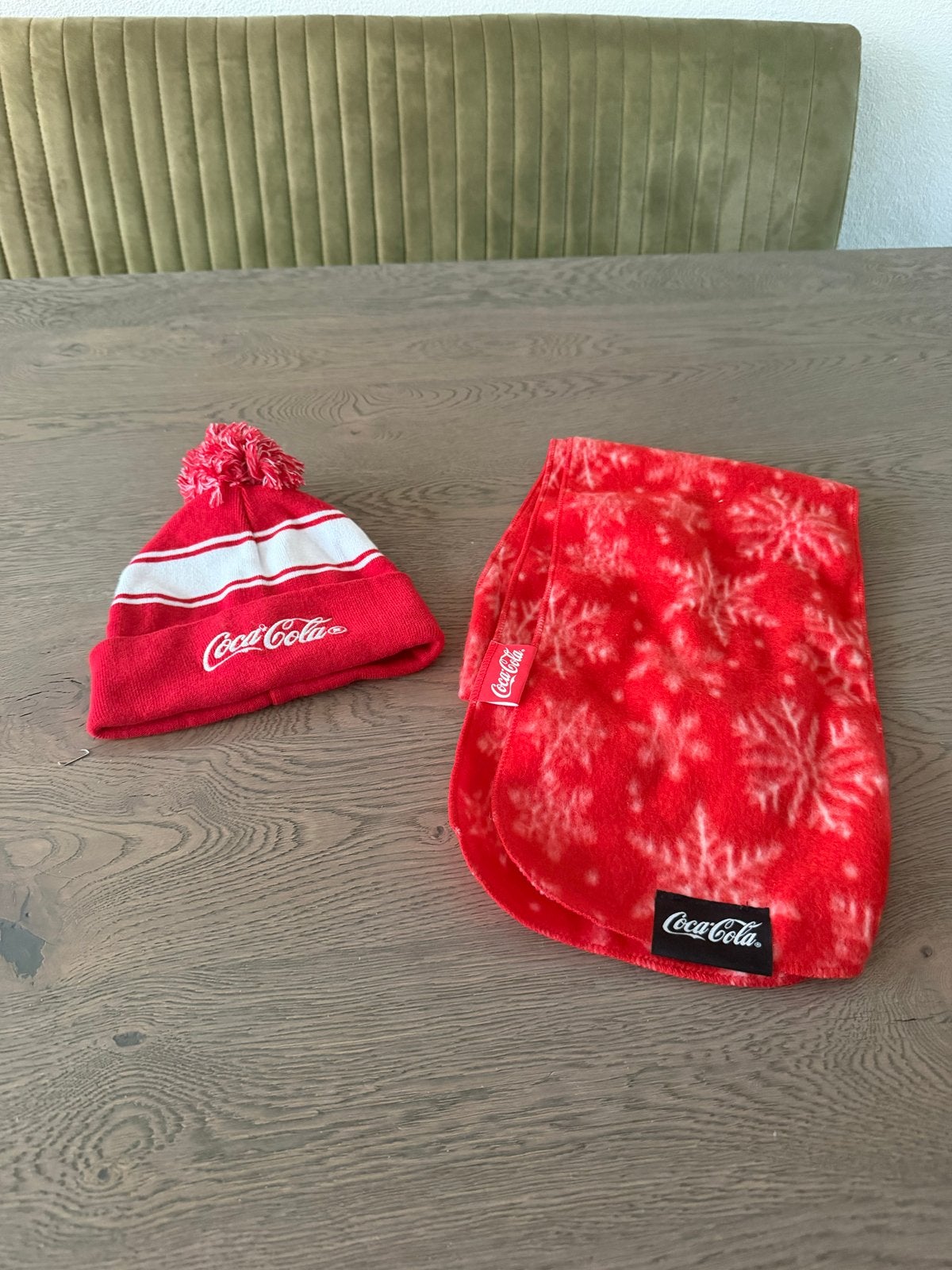 Coca-Cola Muts en Sjaal Set - Zo goed als nieuw, Ophalen of Verzenden, Zo goed als nieuw