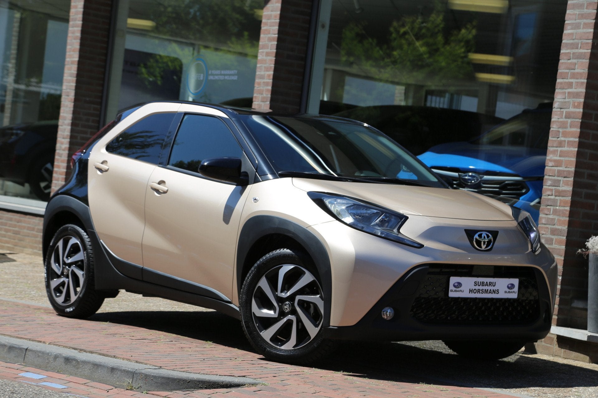 Toyota Aygo X 1.0 VVT-i MT Pulse Bi-Tone Navi Camera ACC, 12 maanden, Stof, Gebruikt, 4 stoelen