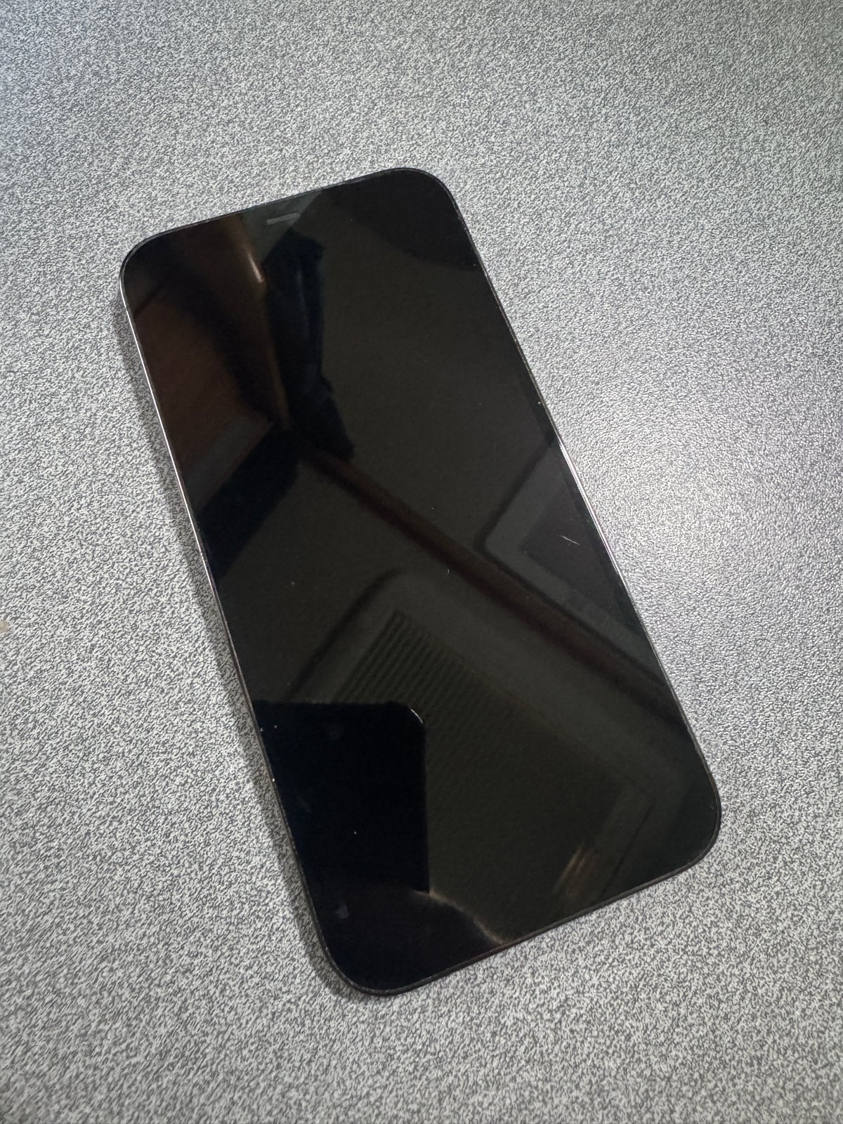 Foto 2 van iPhone 12 Pro Max 128GB + contacloze lader