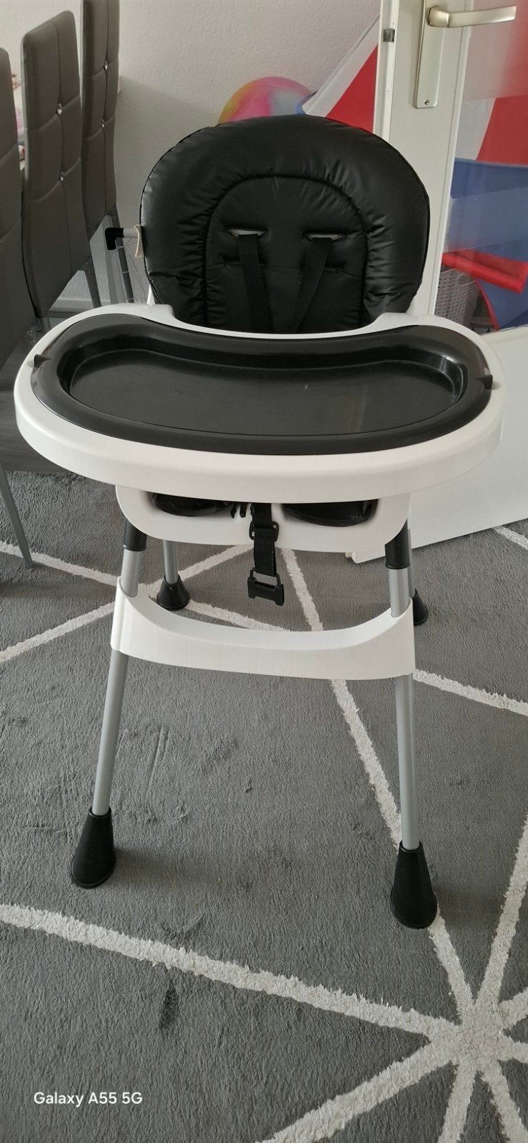 Kinderstoel met afneembaar eetblad en gordel, Kinderen en Baby's, Kinderstoelen, Ophalen of Verzenden, Zo goed als nieuw, Overige typen