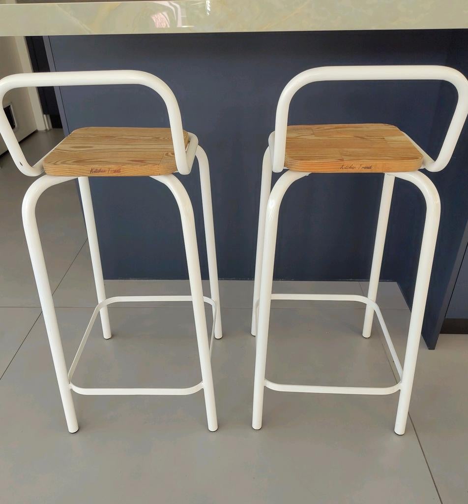 2 witte barkrukken met rugleuning van Kitchen Trend, 1 kruk, Ophalen, Gebruikt, 60 tot 90 cm