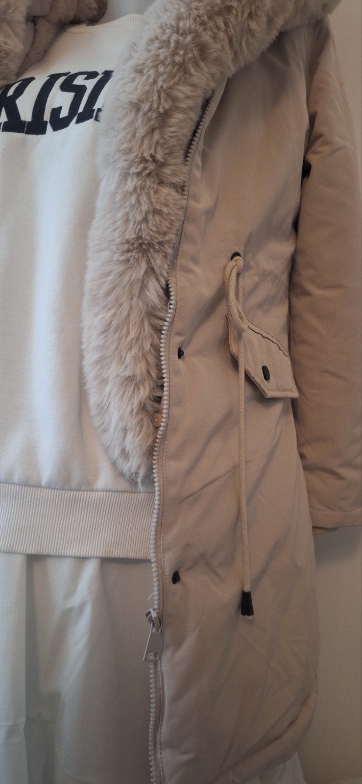 Beige winterjas met bontkraag, Maat 38/40 (M), Beige, Ophalen of Verzenden, Onbekend