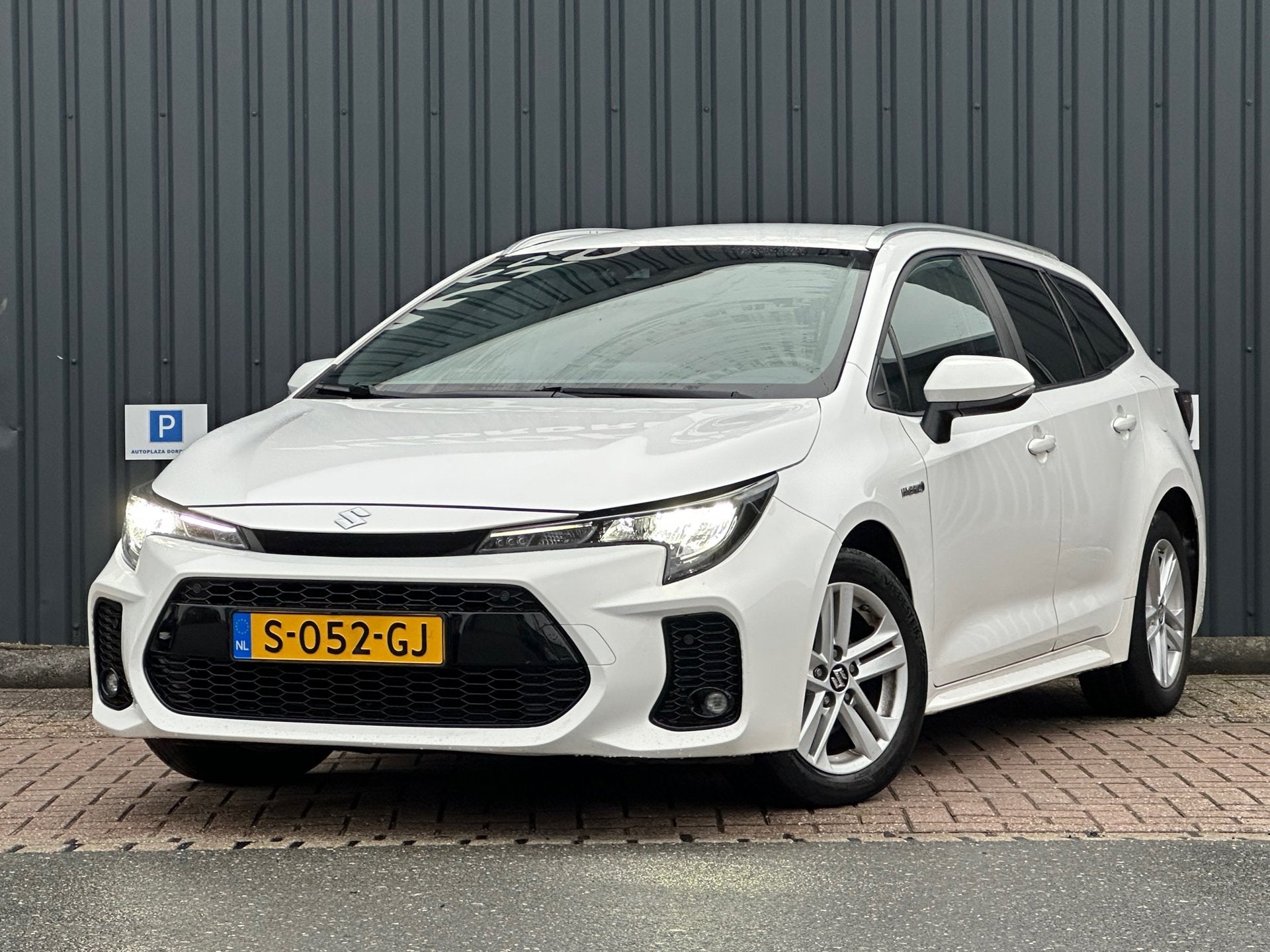 Suzuki Swace 1.8 Hybrid Select ACC|APPLE CARPLAY|STOELVRW|, Auto's, Dealer onderhouden, Gebruikt, 4 cilinders, Wit