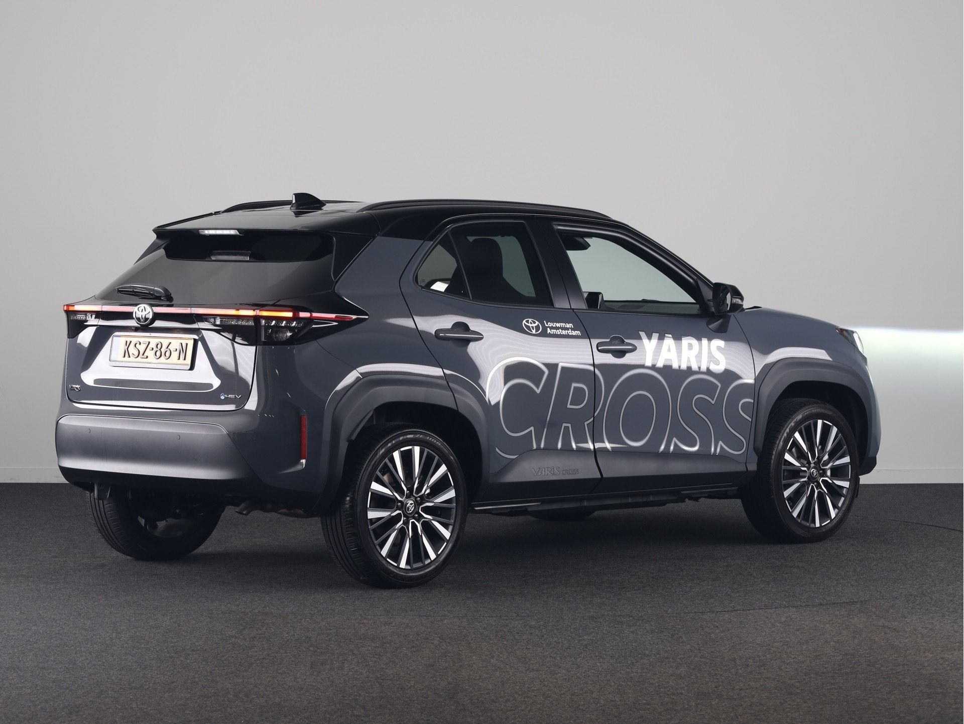 Toyota Yaris Cross 1.5 Hybrid 130 Executive *DEMO* | Premium, Leder en Stof, Bedrijf, Hybride Elektrisch/Benzine, 3 cilinders