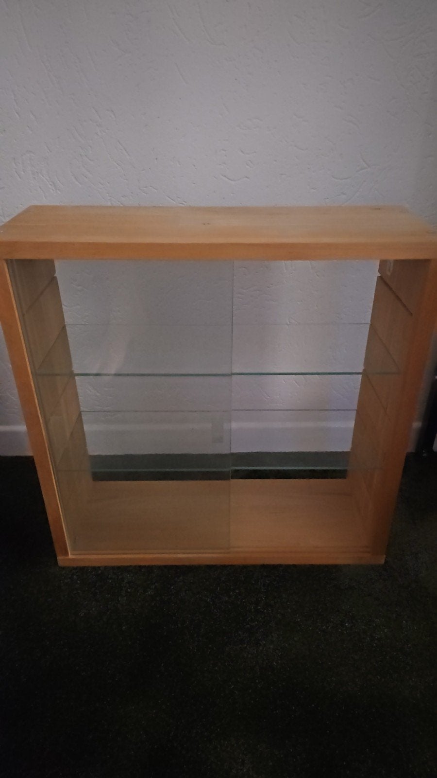 Houten vitrinekast met glazen schuifdeuren, Huis en Inrichting, Minder dan 50 cm, Overige houtsoorten, Ophalen of Verzenden, Minder dan 100 cm