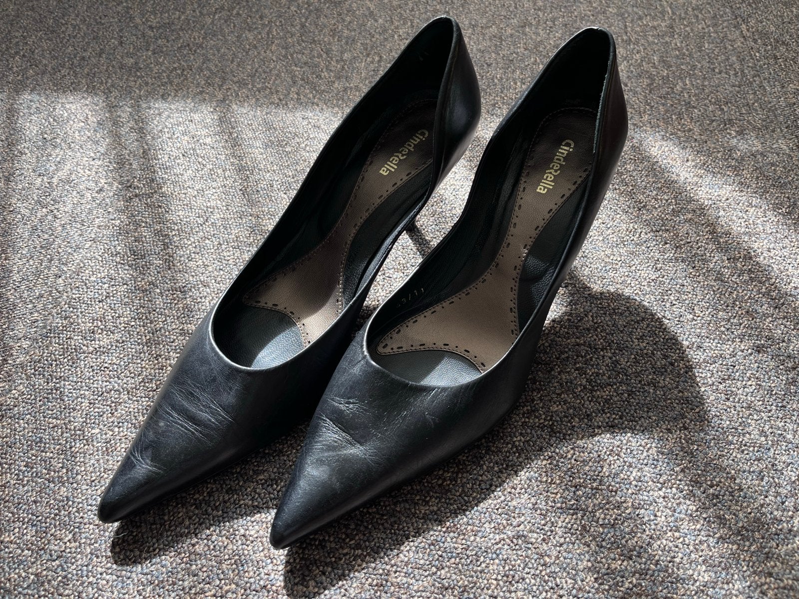 Zwarte Cinderella Pumps klassiek en elegant - Maat 43, Pumps, Verzenden, Zwart, Gedragen