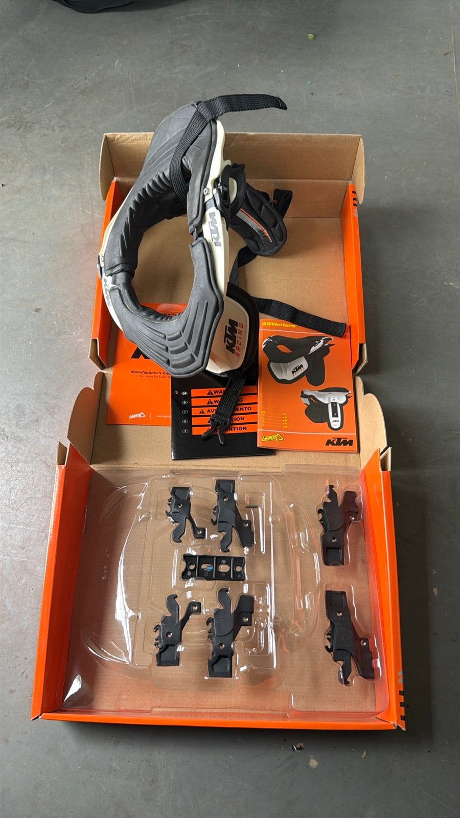 KTM LEATT Brace Nekbeschermer compleet (Maat M), Ophalen, Tweedehands, Motorcrosskleding